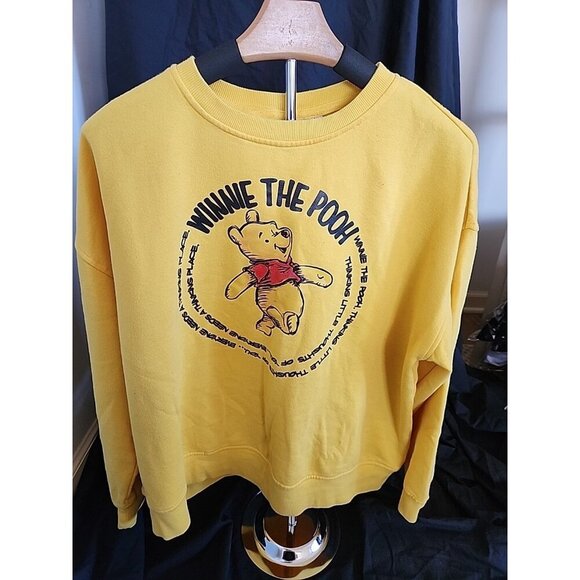 Winnie The Pooh Sweatshirt Disney Size Large Yellow - Picture 1 of 5